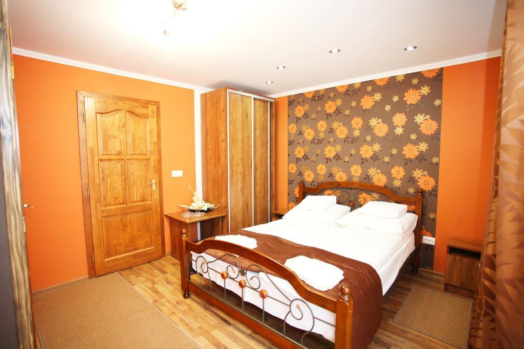 Mirage Hotel Berehowe Zimmer foto